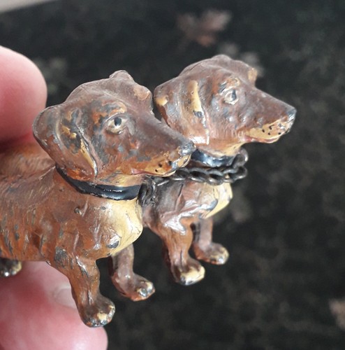 Cast metal dachshund pair with - metal,