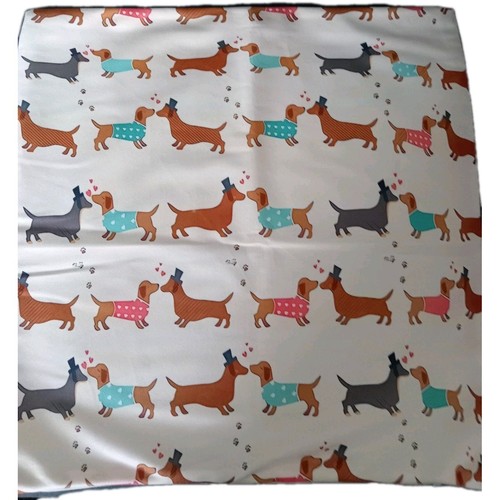Pair dachshund cushion - of,